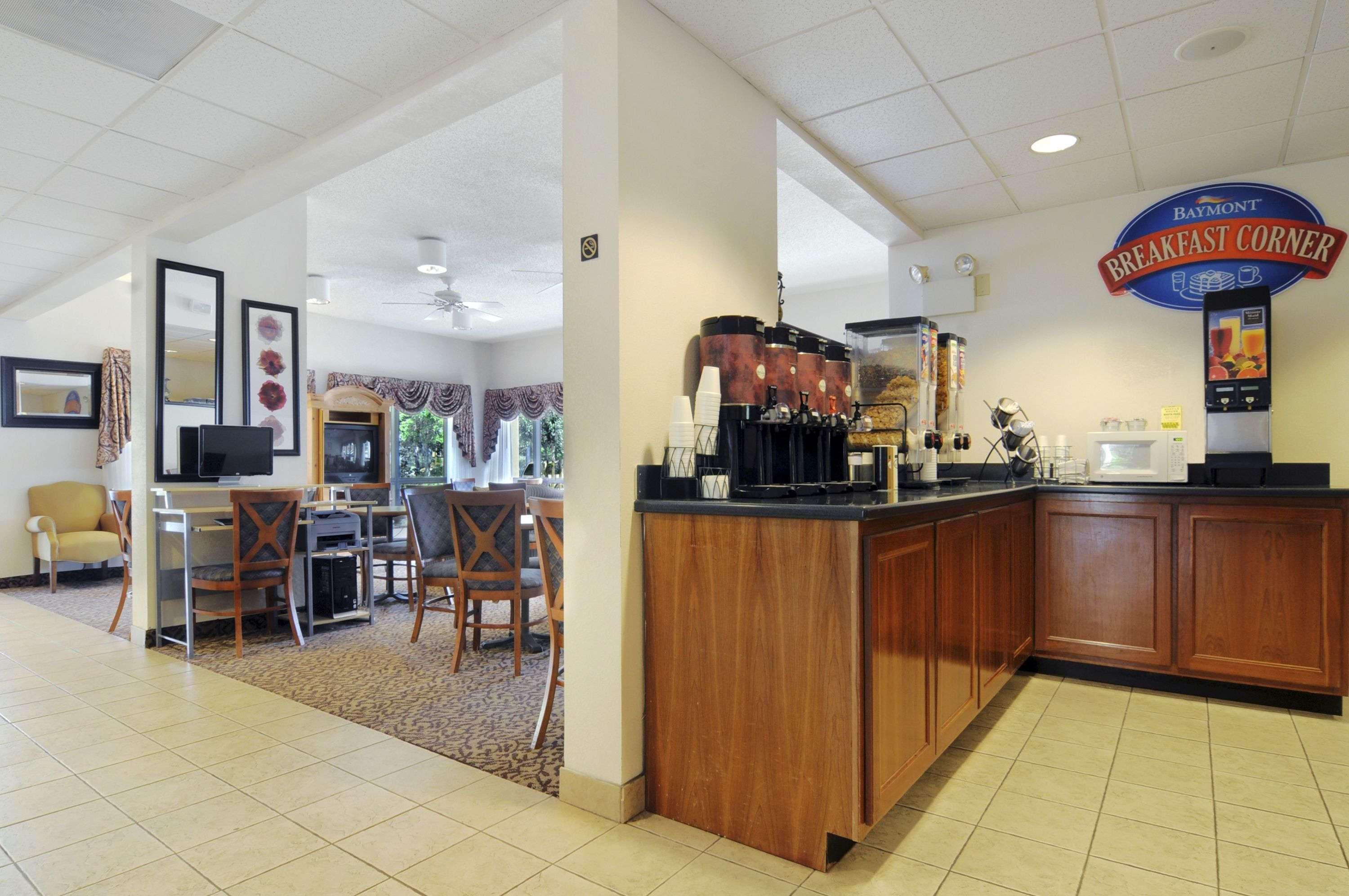 Baymont By Wyndham Tallahassee Exterior foto